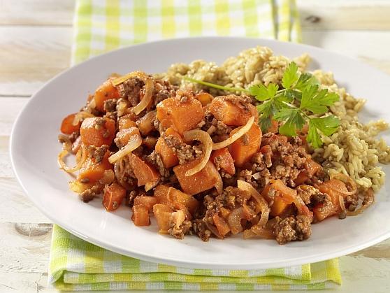 Kürbis-Hackfleisch-Pfanne mit Reis mit Trauben zum Dessert