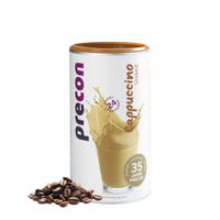 Ein Kanister Precon Cappuccino Shake wird mit einem vorbereiteten Glas und einer Spritzer-Grafik auf dem Etikett gezeigt. Vorne sind Kaffeebohnen zu sehen, die diese schmackhafte Option zur Gewichtsabnahme hervorheben. Der Hintergrund ist weiß.