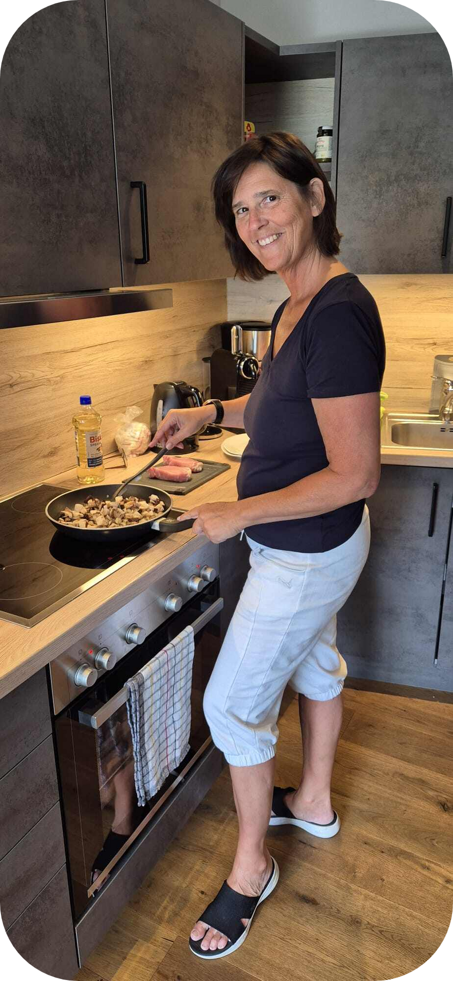 Daniela, 54