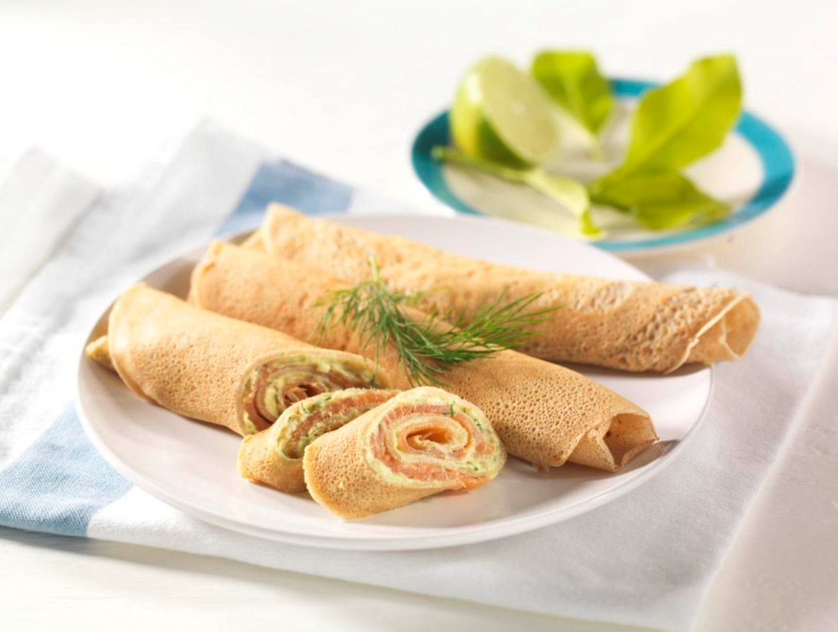Buchweizenpfannkuchen mit Avocado-Lachs-Füllung