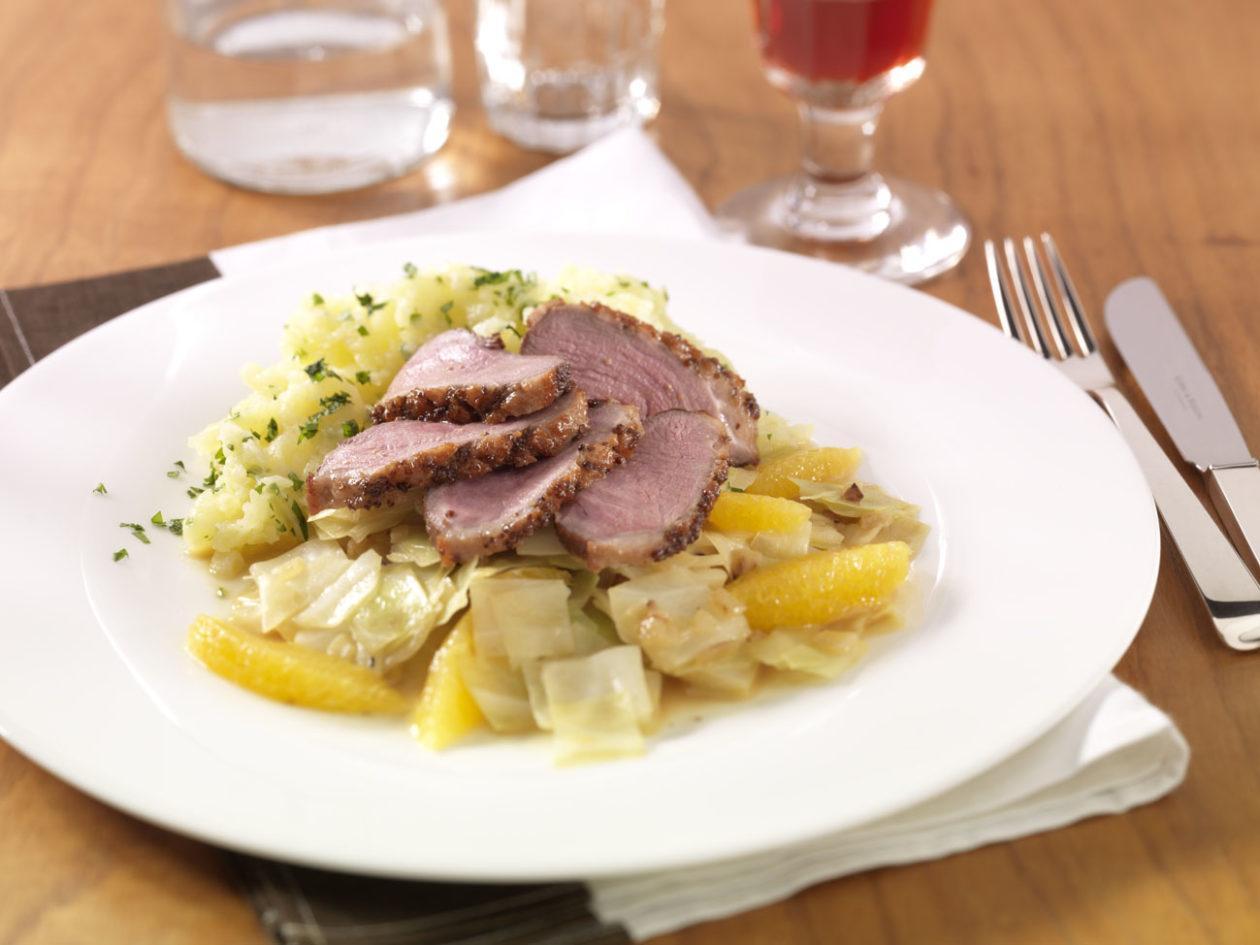 entenbrust-auf-orangen-spitzkohl-mit-kartoffelstampf.jpg