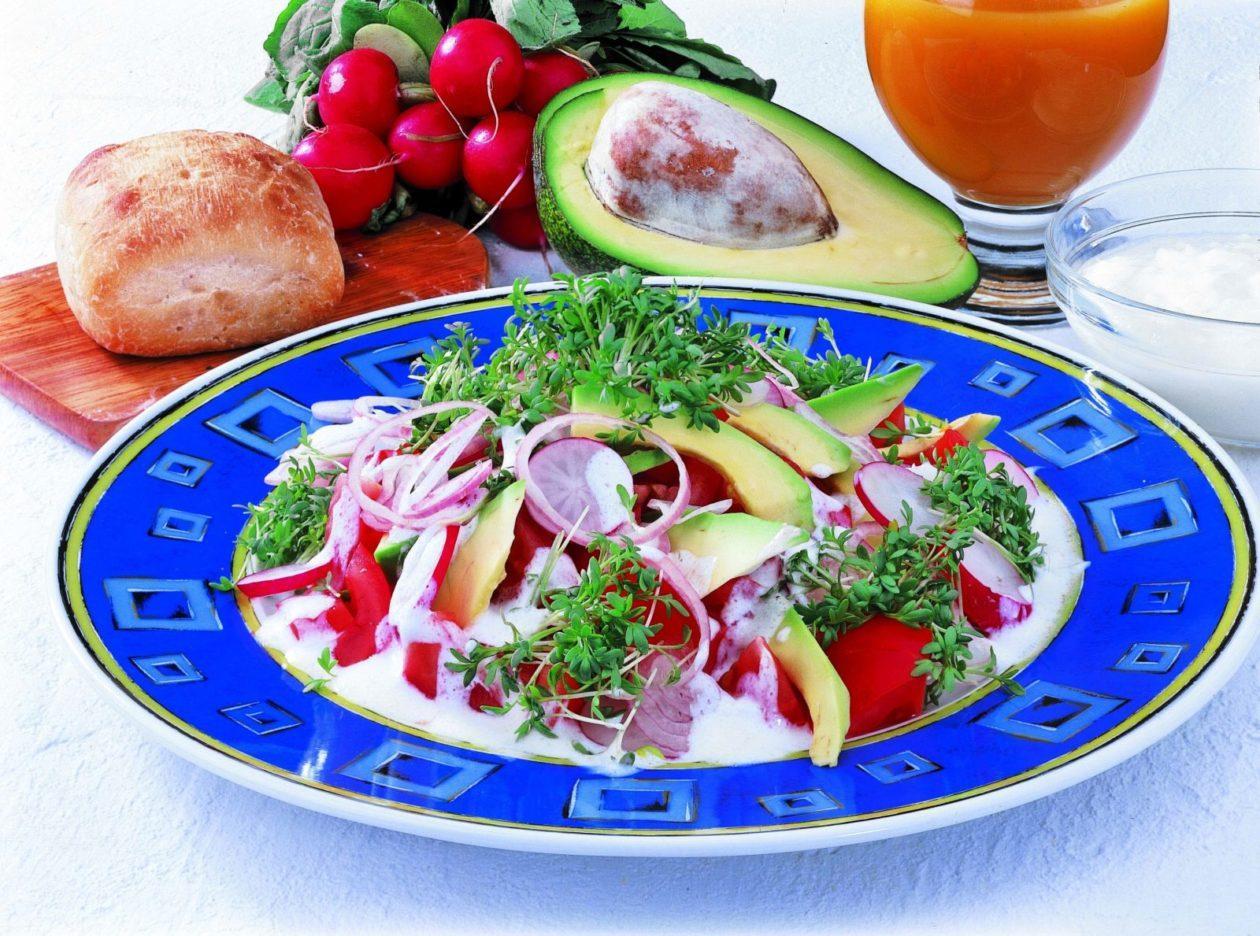 kresse-tomatensalat-mit-avocado.jpg