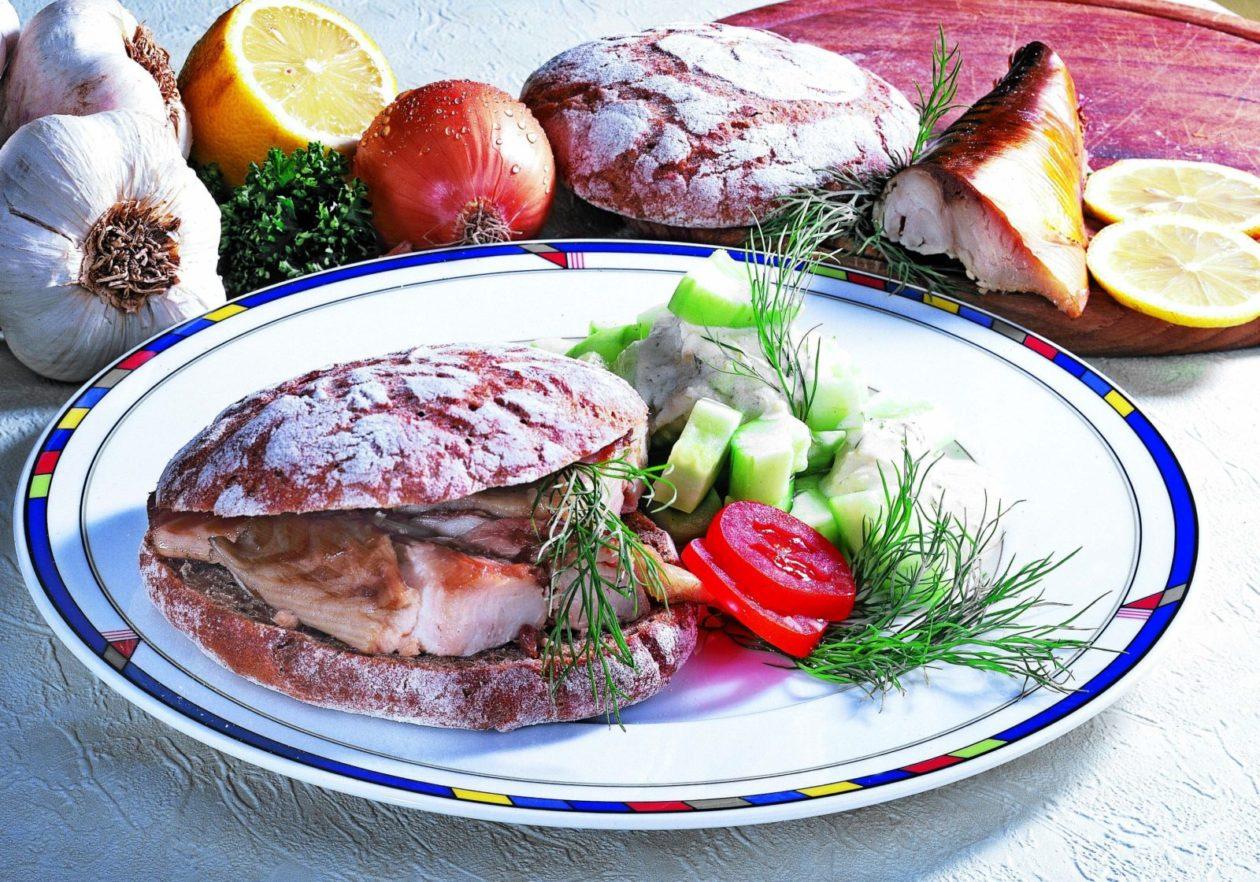 gurkensalat-mit-makrelenbrot Gurkensalat mit Makrelenbrot - BCM Diät Rezepte.de