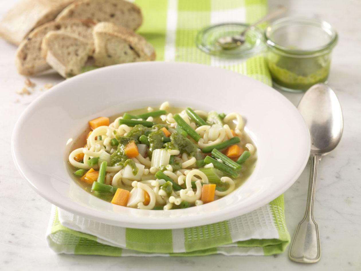 Nudelsuppe mit Kräuterpesto – Precon Rezepte