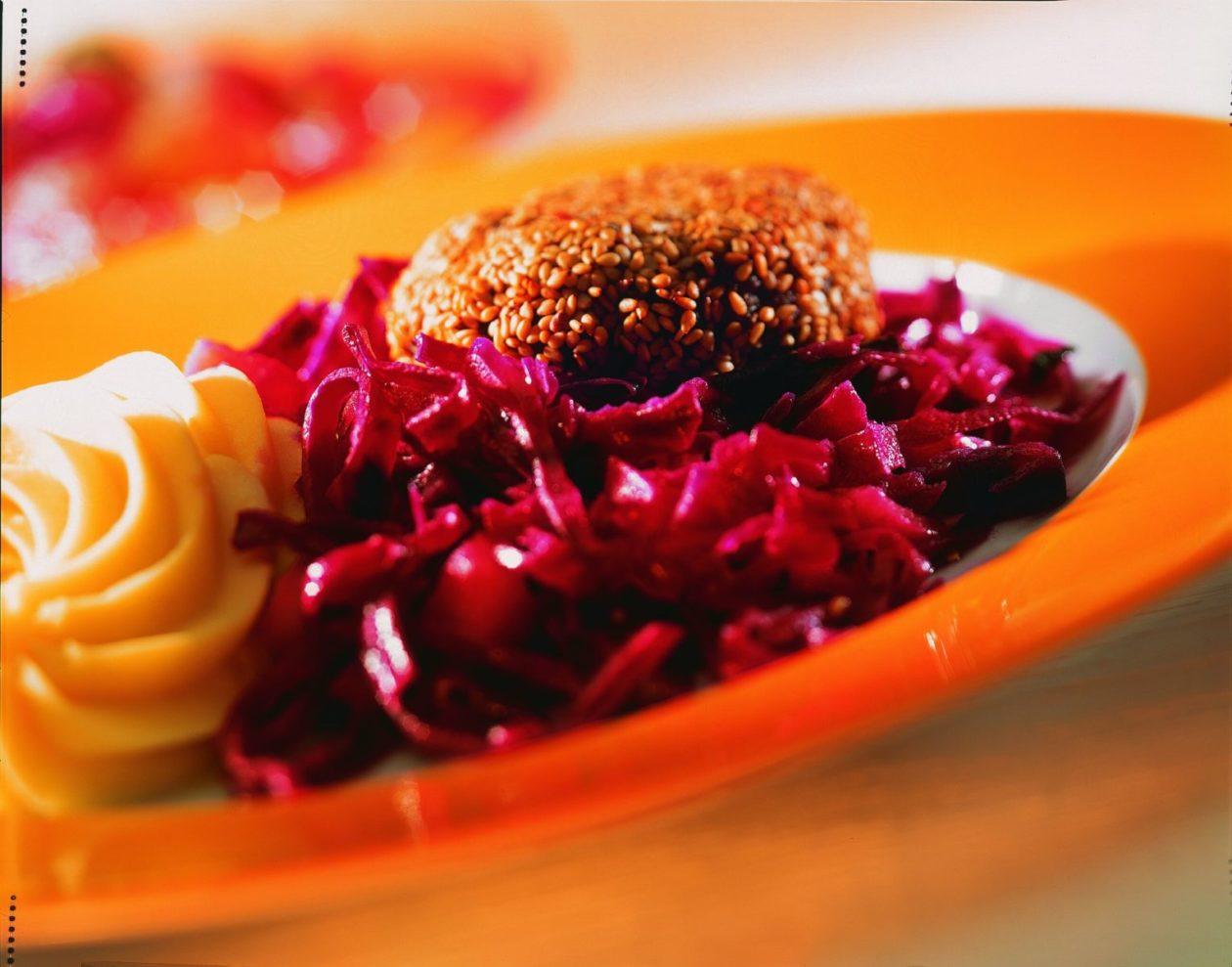 sesam-hacksteak-mit-rotkohl Sesam-Hacksteak mit Rotkohl - BCM Diät Rezepte.de