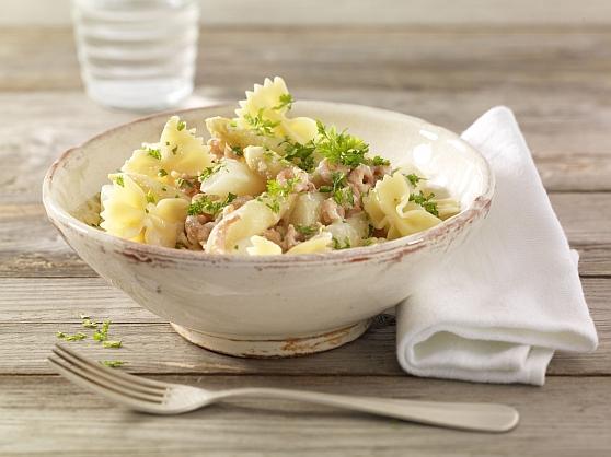 Farfalle mit Spargel, Nordseekrabben und Erdbeerdessert
