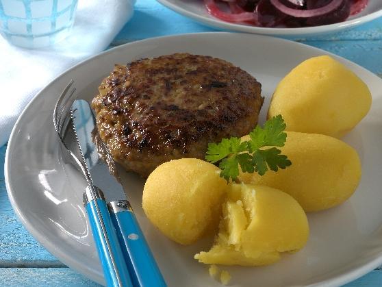126_frikadelle_rotebete Frikadellen mit Pellkartoffeln und Rote Bete Salat - BCM Diät Rezepte.de