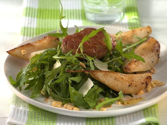 137 Schweinemedaillon Birne Roucola Schweinemedaillon mit gebratener Birne auf Rucolasalat - BCM Diät Rezepte.de