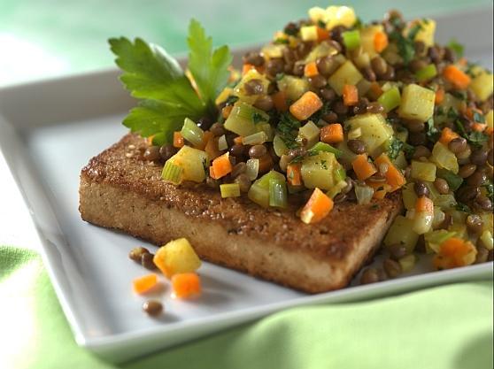 75_tofu_auf_linsen Gebratener Tofu auf Linsengemüse - BCM Diät Rezepte.de