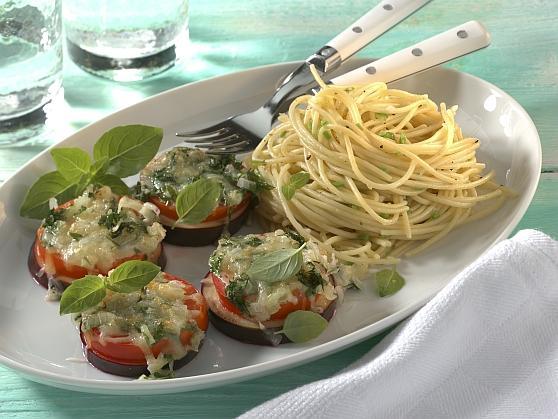 Chili-Knoblauch-Spaghetti mit überbackenen Auberginen