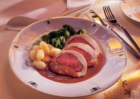 礐 Braten von zweierlei Filet mit Brokkoli und Gnocchi - BCM Diät Rezepte.de