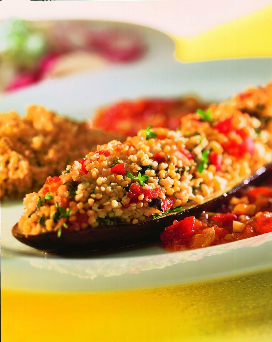 gefuellte aubergine mit rohkostsalat