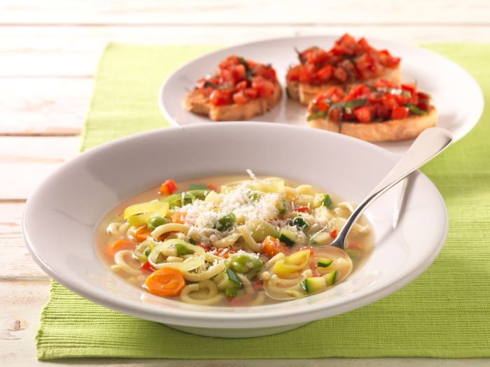 Minestrone mit Crostini