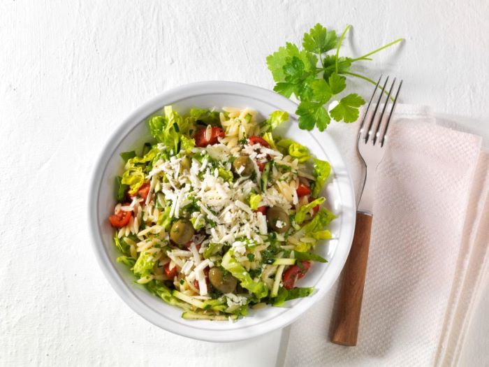 Nudel-Hirtensalat mit Tomaten