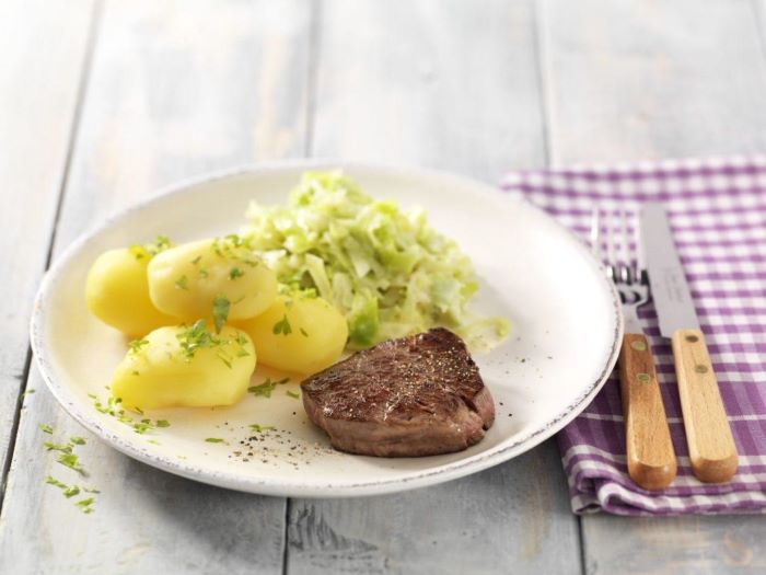 Rindersteak mit Spitzkohlgemüse