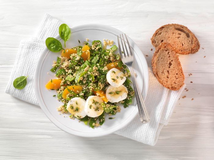 Spinat Salat Quinoa Orange Ziegenkaese