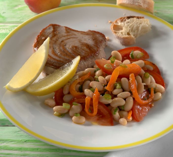 gegrillter-thunfisch-mit-paprika-bohnen-salat